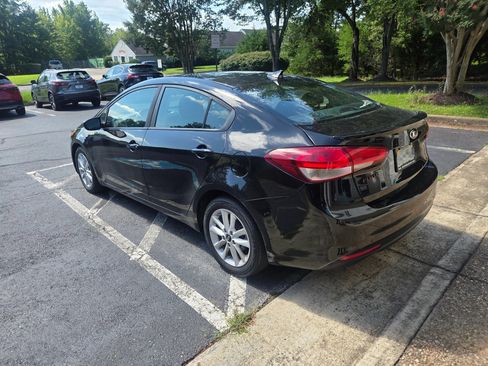 Used 2017 Kia Forte S FWD image 2