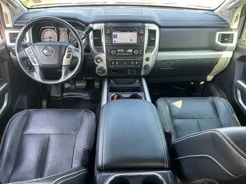 Used 2018 Nissan Titan PRO-4X w/ Pro-4x Convenience Package AWD/4WD image 28