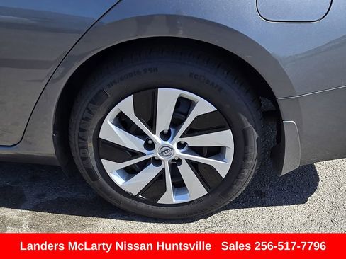 Used 2024 Nissan Altima 2.5 S FWD image 12
