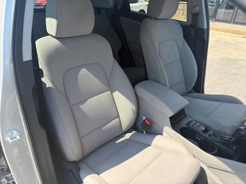 Used 2021 Hyundai Tucson SE w/ Winter Weather Package AWD/4WD image 35