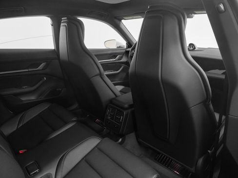 New 2025 Porsche Taycan image 28