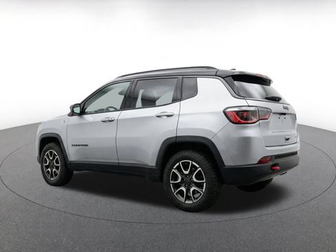 Used 2025 Jeep Compass Trailhawk AWD/4WD image 7