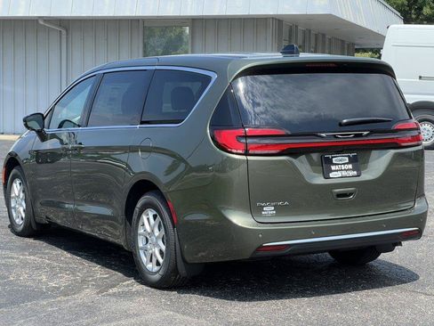 New 2027 Chrysler Pacifica Select FWD image 8