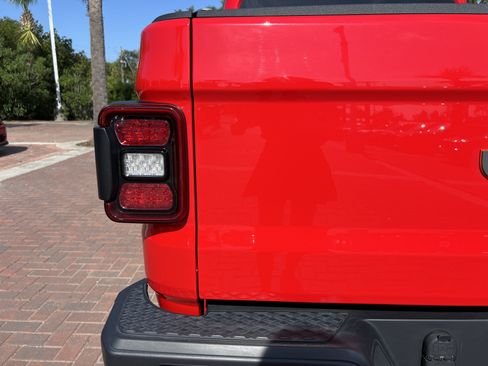 Used 2023 Jeep Gladiator Mojave w/ LED Lighting Group AWD/4WD image 41