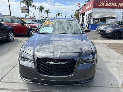 Used 2019 Chrysler 300 Touring w/ Sport Appearance Package RWD image 3