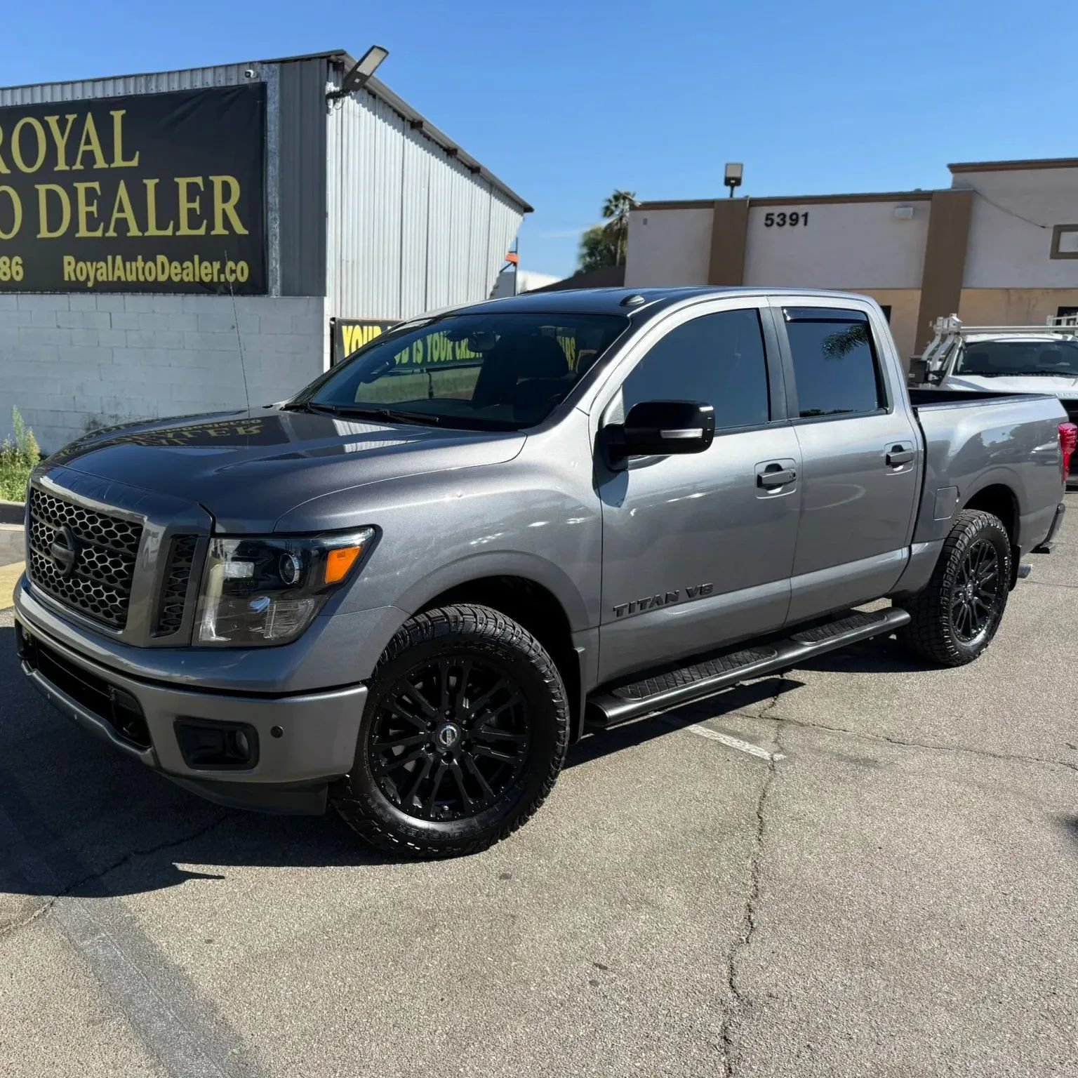 Used 2019 Nissan Titan SV w/ SV Convenience Package AWD/4WD image 1