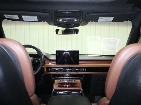 Used 2023 Lincoln Aviator Reserve w/ Equipment Group 201A AWD/4WD image 24