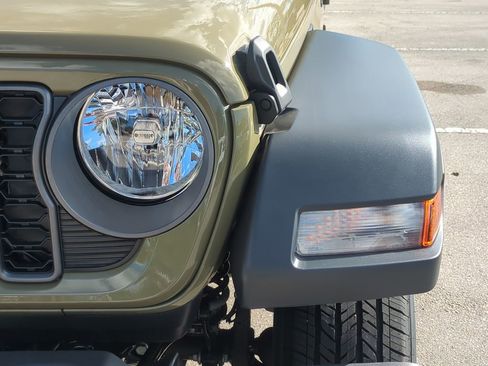 New 2026 Jeep Gladiator Sport image 10