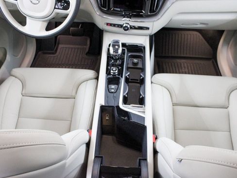 New 2025 Volvo XC60 B5 Ultra w/ Protection Package Premier image 18