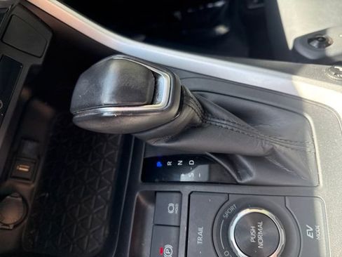 Used 2022 Toyota RAV4 XLE Premium image 18