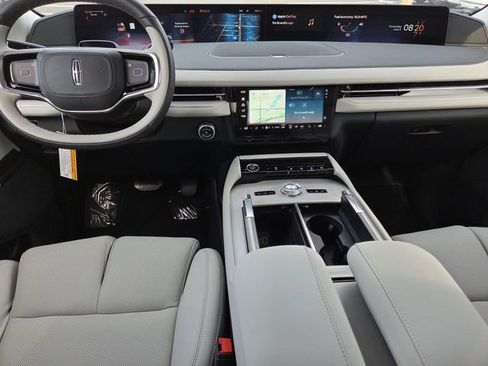 New 2026 Lincoln Navigator Premiere AWD/4WD image 5