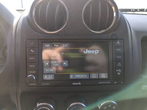 Used 2016 Jeep Patriot High Altitude FWD image 29