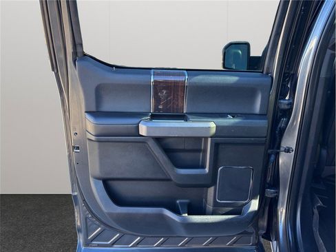 Used 2017 Ford F150 Platinum w/ Equipment Group 701A Luxury image 40