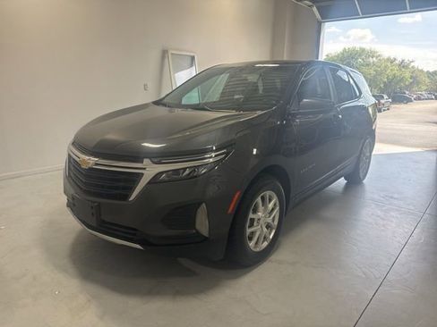 Used 2022 Chevrolet Equinox LT image 2