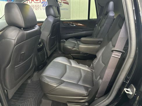 Used 2017 Cadillac Escalade Luxury AWD/4WD image 16