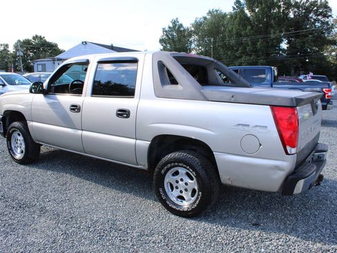 Used 2004 Chevrolet Avalanche 4x4 image 9