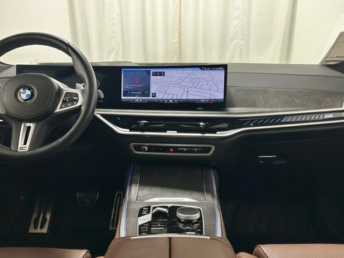 Used 2025 BMW X7 M60i w/ Climate Comfort Package AWD/4WD image 9