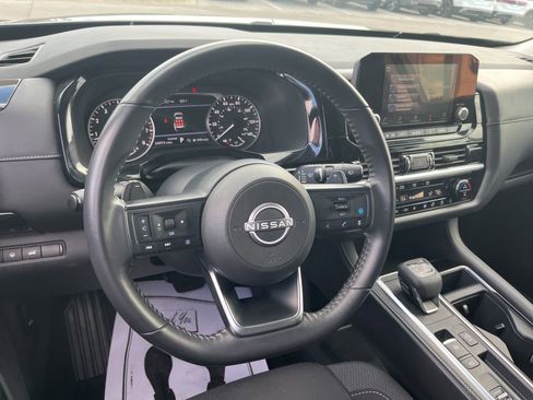 Used 2025 Nissan Pathfinder SV FWD image 37