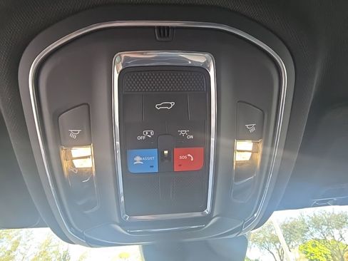 Used 2024 Jeep Grand Cherokee Limited w/ Black Appearance Package image 24