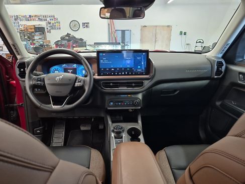 Certified 2025 Ford Bronco Sport Outer Banks w/ Outer Banks Tech Package+ AWD/4WD image 21