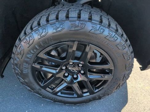 Used 2021 Chevrolet Silverado 1500 LT Trail Boss w/ Convenience Package II AWD/4WD image 14
