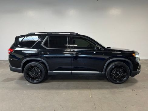 Used 2024 Honda Pilot Touring image 2