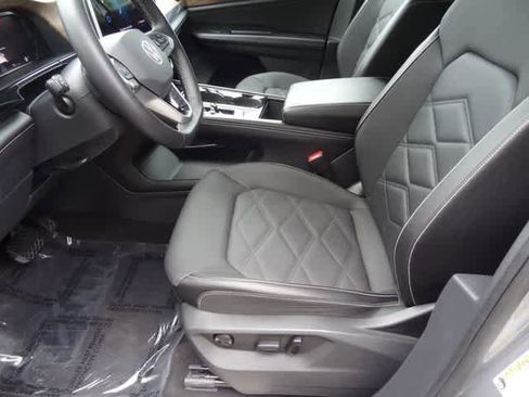 Used 2024 Volkswagen Atlas SE AWD/4WD image 6