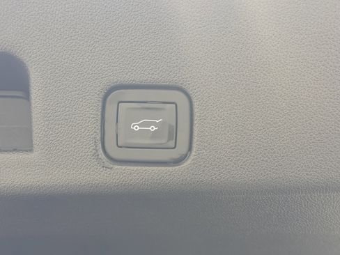 Used 2025 Chevrolet Traverse Z71 w/ Driver Confidence Package image 11