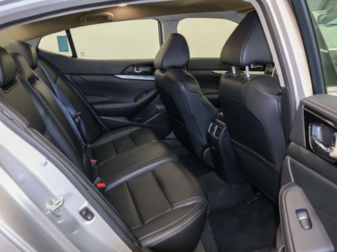 Used 2021 Nissan Maxima 3.5 SV w/ Floor Mat Group FWD image 46