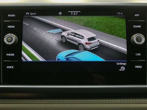 Certified 2024 Volkswagen Taos SE image 31