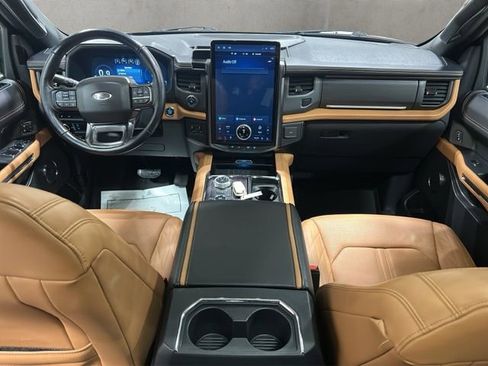 Used 2023 Ford Expedition Max Platinum image 2