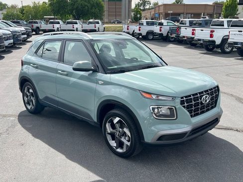 Used 2025 Hyundai Venue SEL FWD image 6
