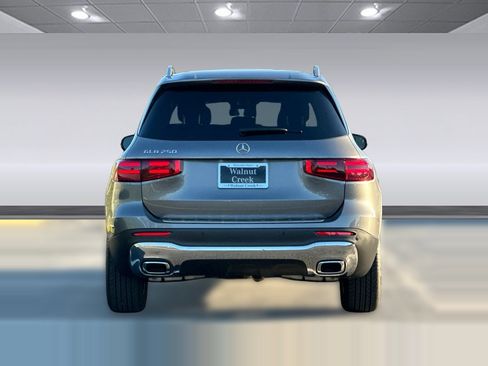 Used 2025 Mercedes-Benz GLB 250 250 image 9