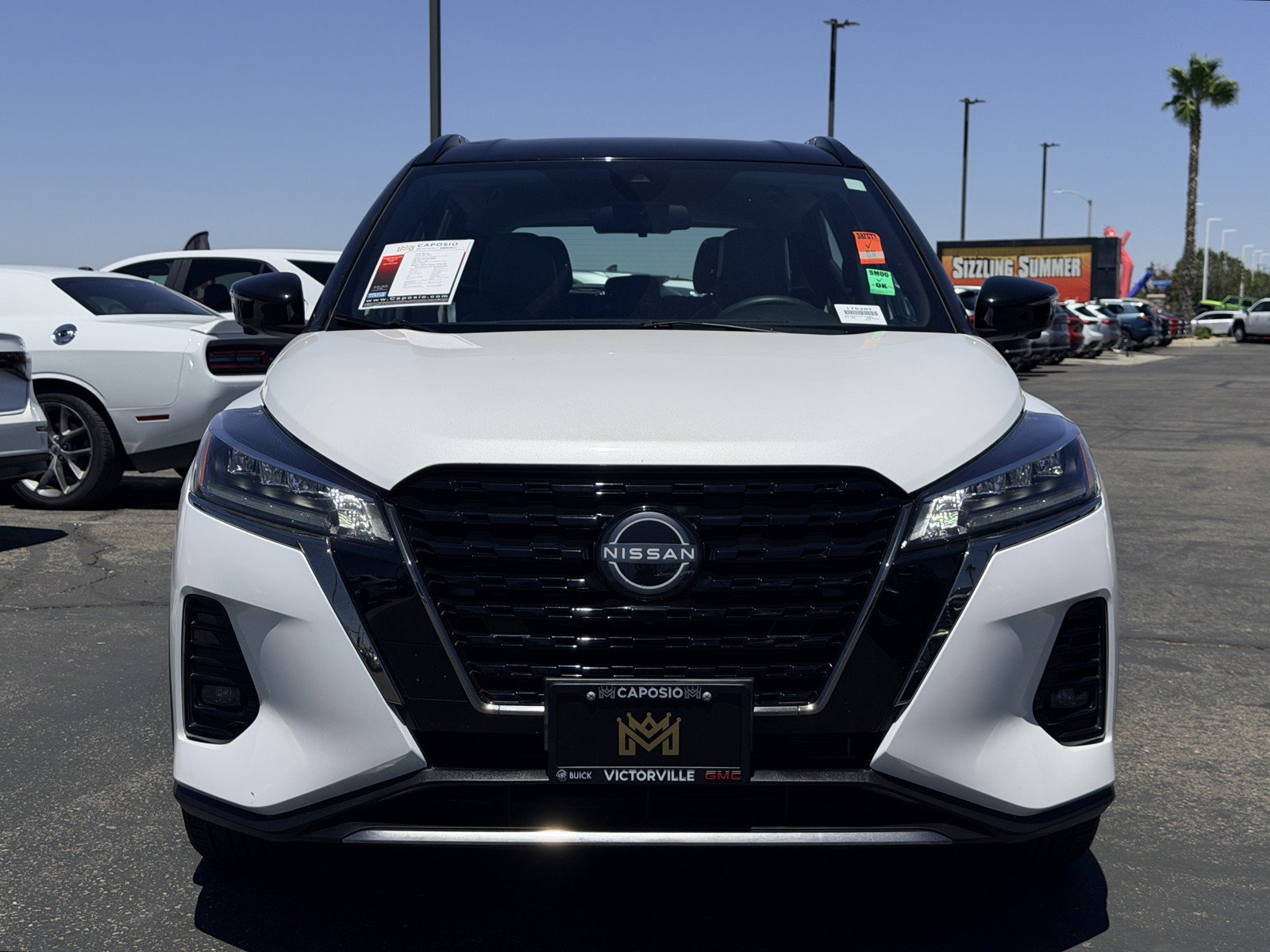 Used 2023 Nissan Kicks SR w/ SR Premium Package FWD image 2