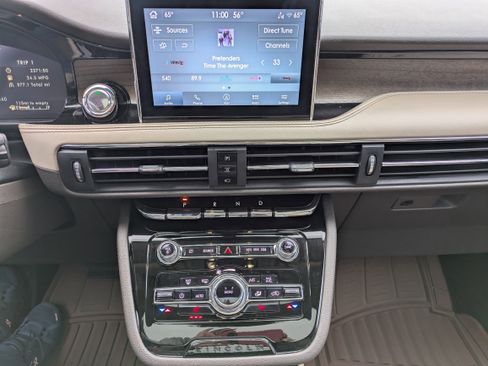 Used 2021 Lincoln Corsair Reserve image 29