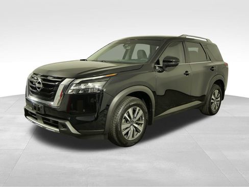 Used 2025 Nissan Pathfinder SL AWD/4WD image 5