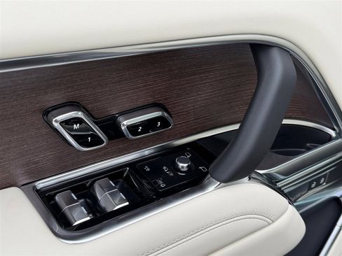 New 2026 Land Rover Range Rover SE image 13