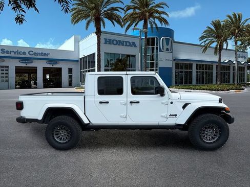 Used 2025 Jeep Gladiator Sport AWD/4WD image 9