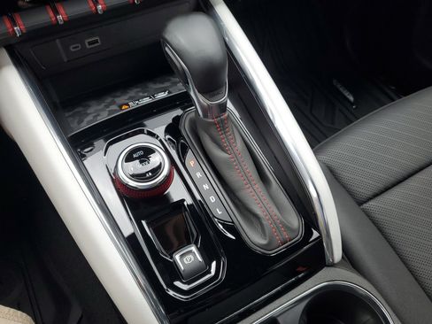 Used 2024 GMC Canyon AT4X image 22