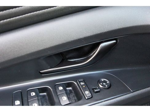 Used 2025 Hyundai Elantra SEL FWD image 21