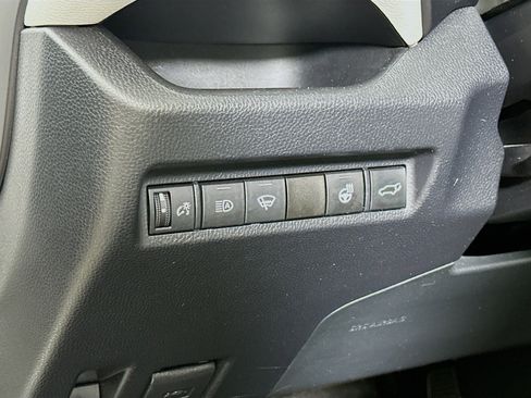 Used 2020 Toyota RAV4 XLE w/ Convenience Package image 10