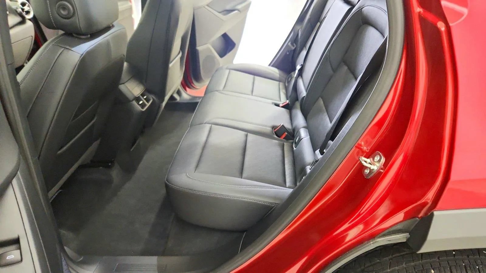 Used 2026 Chevrolet Equinox LT w/ Convenience Package II FWD image 24