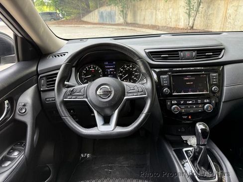 Used 2018 Nissan Rogue SV FWD image 18