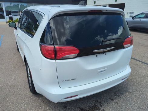 Used 2023 Chrysler Voyager LX FWD image 6