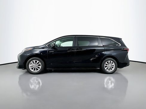 Certified 2026 Toyota Sienna LE FWD image 4