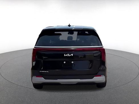Used 2026 Kia Carnival FWD image 11