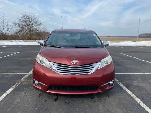 Used 2016 Toyota Sienna XLE w/ XLE Navigation Package image 2