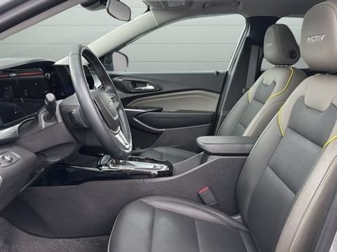 Used 2025 Chevrolet Trax ACTIV w/ Sunroof Package FWD image 21