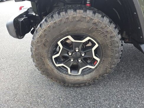 Certified 2022 Jeep Gladiator Rubicon w/ Cold Weather Group image 8