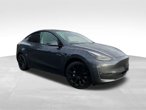 Used 2022 Tesla Model Y Long Range image 1